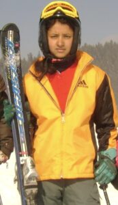  Winter Sports Family की बेटी पूजा ठाकुर ने प्रदेश विश्वविद्यालय, शिमला से एमए और बीएड किया है। अपने बड़े भाइयों की तरह पूजा ने भी बहुत कम उम्र से ही स्की खेल को सीख लिया। उन्होंने अपने स्की करियर में स्टेट और नेशनल स्की चैंपियनशिप में कई मेडल जीते हैं।