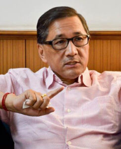 ग्रैंड ओल्ड लेडी (गेयटी थियेटर) के साथ मेरी पहली मुलाकात साल 1981 में हुई थी, जब मुझे शिमला में सबडिविजनल मजिस्ट्रेट के रूप में तैनात किया गया था। तब मुझे पता चला कि अंग्रेज़ और भारतीय दोनों ही तरह के कई प्रसिद्ध लोगों जैसे रुडयार्ड किपलिंग, रॉबर्ट बैडेन-पॉवेल, राज कपूर, बलराज साहनी और शशि कपूर ने गेयटी थियेटर में प्रस्तुति दी थी।