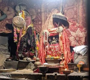 इस धरोहर Temple of Himachal Pradesh के रखरखाव का जिम्मा भारत सरकार के पुरातत्व विभाग के पास है। पुजारी दुर्गा दास करीब 40 वर्षों से मंदिर में पुजारी का काम संभाल रहे हैं।