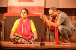 Theater Artist दक्षा ऑस्कर विजेता कॉस्टयुम डिजायनर भानु मुथैया के साथ ड्रैस डिजयनिंग कर चुकी है, वहीं गंभीर हिंदी सिनेमा के शीर्ष निर्माता- निर्देशक श्याम बेनेगल की बेटी पिया बेनेगल के साथ संविधान जैसे संवेदनशील विषय पर फिल्म निर्माण में शामिल रही हैं।