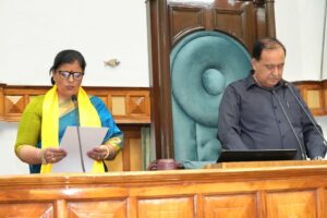 देहरा से नव निर्वाचित विधायक कमलेश ठाकुर विधानसभा में  पद और गोपनीयता की शपथ ग्रहण करते हुए। 