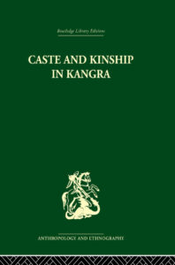 कांगड़ा क्षेत्र की सामाजिक संरचना का आईना दिखाती जोनाथन पी पेरी की साल 1979 में लंदन से प्रकाशित किताब ‘कास्ट एंड किनशिप इन कांगड़ा’ जाति व्यवस्था, नातेदारी और विवाह के वर्णनात्मक विश्लेषण करती मजाकिया मोड़ में पेश की गई नृवंशविज्ञान (एंथ्रोपोलोजी) स्टडी है।