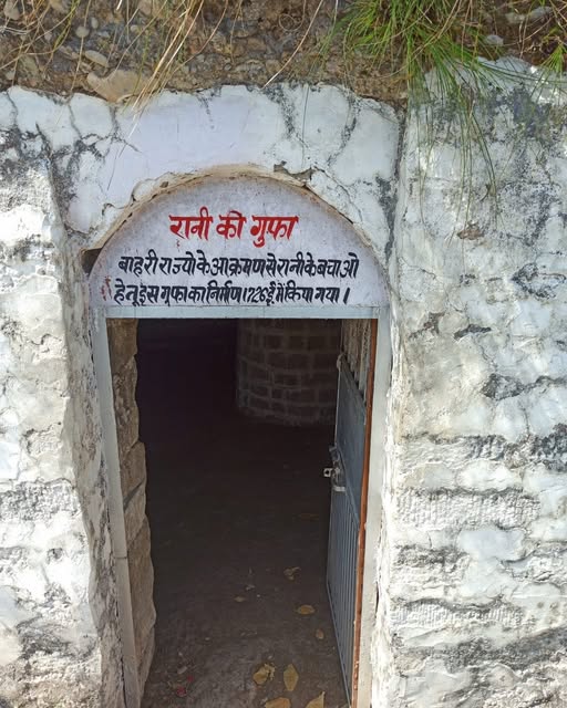 राजा के किले में रानी की गुफा