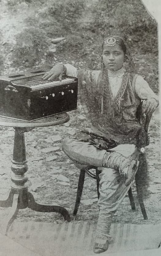 “लोक के राग” : दरबारी गायिका से लोकतंत्र की कलाकार तक के सफर में लोक संस्कृति की हर महफिल को लूटती रही ठियोग की कुब्जा
