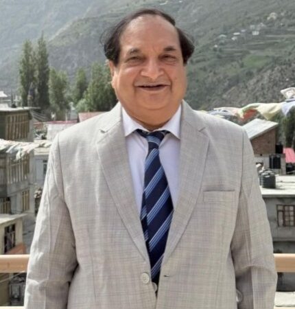 कभी पढ़ाई के लिए था सुविधाओं का अभाव, कड़ी मेहनत से दिया किस्मत को जवाब, एम्स ऋषिकेश के नवनियुक्त अध्यक्ष डॉ. राज बहादुर की प्रेरककथा