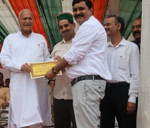 परख सर्वेक्षण 2024 : कांगड़ा, चम्बा, हमीरपुर और ऊना में विशेष योगदान देने के लिए उच्च शिक्षा विभाग के नोडल अधिकारी सुधीर भाटिया को सम्मान