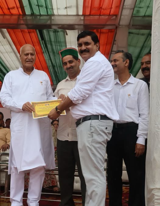 परख सर्वेक्षण 2024 : कांगड़ा, चम्बा, हमीरपुर और ऊना में विशेष योगदान देने के लिए उच्च शिक्षा विभाग के नोडल अधिकारी सुधीर भाटिया को सम्मान